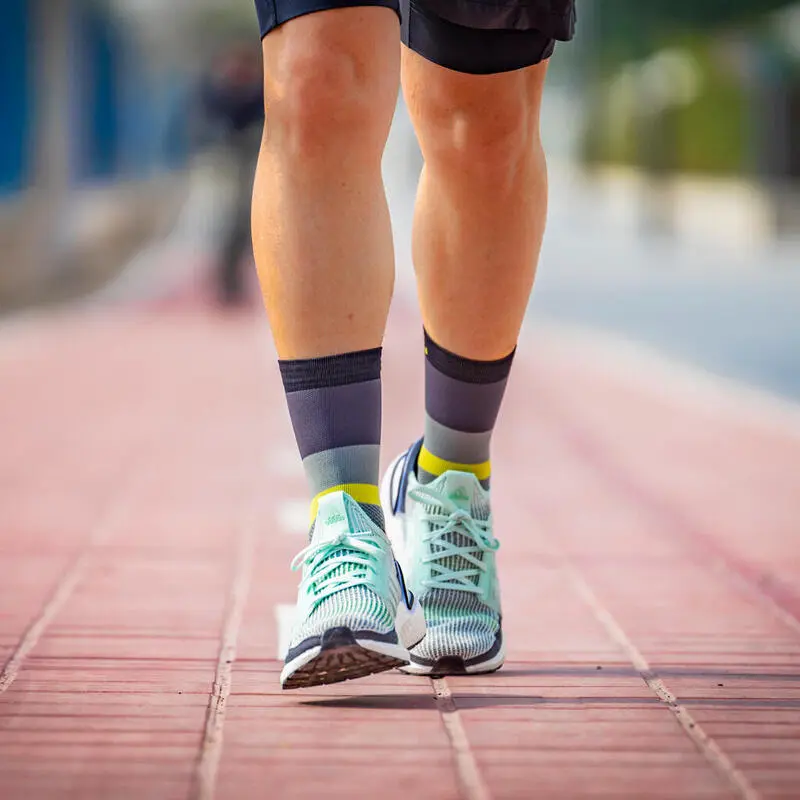 CALCETINES KAMUABU FRANJAS GRIS-NEGRO - Ropa para Trail Running - Confort y Durabilidad 4 CALCETINES KAMUABU FRANJAS GRIS-NEGRO - Ropa para Trail Running - Confort y Durabilidad - Imagen 4